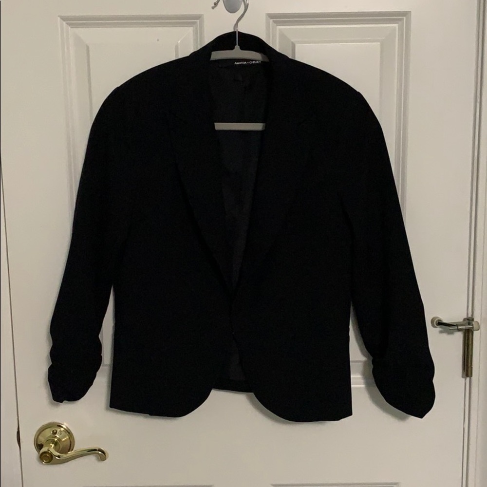 Amanda & Chelsea Black Cropped Blazer